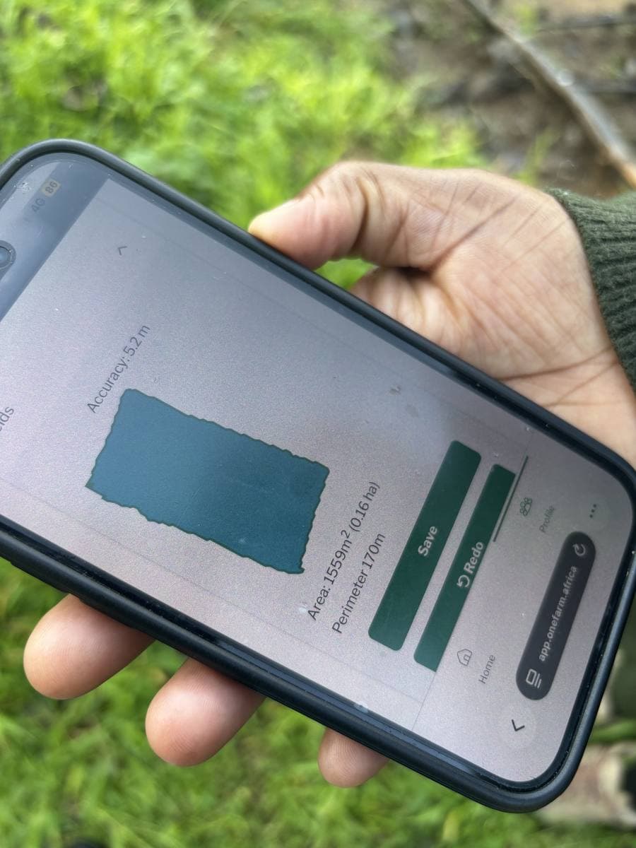 Phone showing a field mapped in the OneFarm app: 1,559 square metres (0.16 hectares) at 5.2 metre accuracy